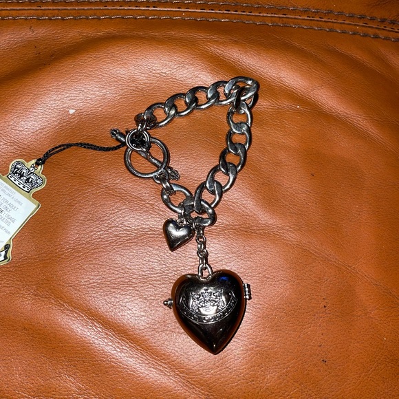 COPY - Juicy Couture Lip Balm Heart Charm Bracelet - Picture 2 of 7